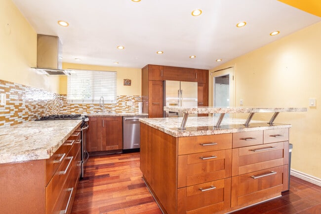 19951 Acre St in Northridge, CA - Building Photo - Building Photo