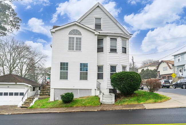 97 Fenner Ave, Unit 2