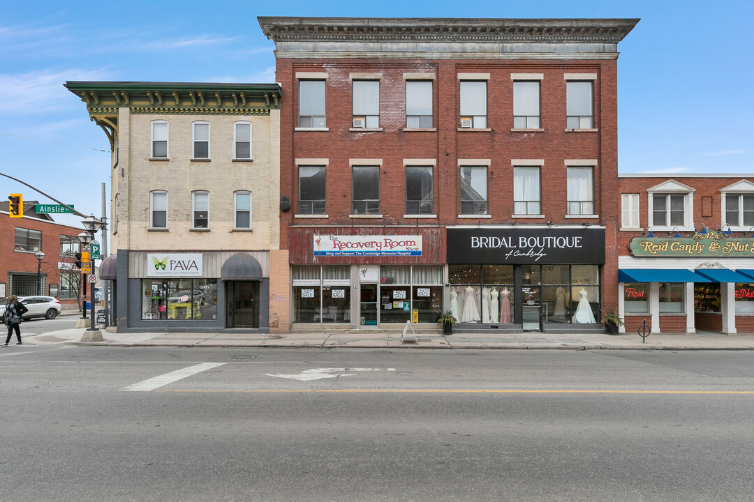 30 Dickson St in Cambridge, ON - Building Photo