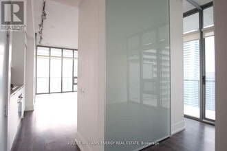 33 Charles St E in Toronto, ON - Building Photo - Building Photo