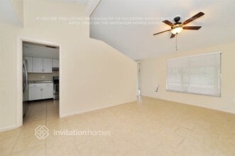 8229 Greenleaf Cir in Tampa, FL - Building Photo - Building Photo