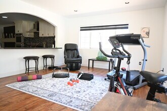 10420 Eton Ave in Los Angeles, CA - Building Photo - Building Photo