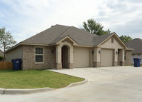 Oakview Apartments in Fort Smith, AR - Building Photo - Building Photo