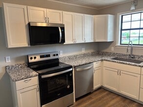 10456 E State Hwy 76 in Forsyth, MO - Building Photo - Building Photo