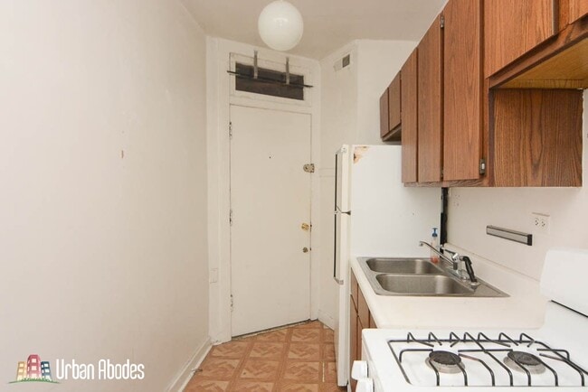 3009 N Racine Ave, Unit M05H in Chicago, IL - Foto de edificio - Building Photo