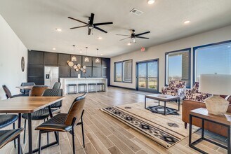 The Reserve at Cresson in Godley, TX - Foto de edificio - Building Photo