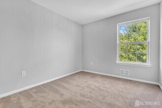 2211 Timber Ridge Ct in Sayreville, NJ - Building Photo - Building Photo