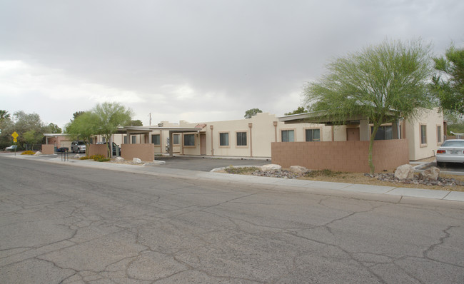 1227-1231 E Knox Dr in Tucson, AZ - Foto de edificio - Building Photo