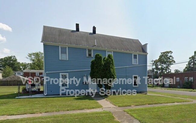 property at 2907 Oakwood Ave