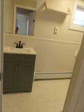 52 Park St, Unit Unit A in Essex Junction, VT - Foto de edificio - Building Photo