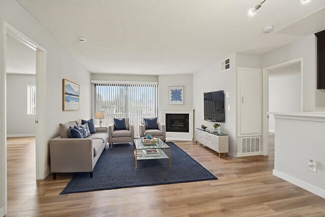 Saticoy Gardens in Van Nuys, CA - Building Photo - Building Photo