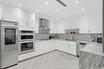6900 Bay Dr, Unit 11F in Miami, FL - Building Photo - Building Photo
