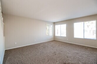 14892 W Laurel Ln in Surprise, AZ - Building Photo - Building Photo