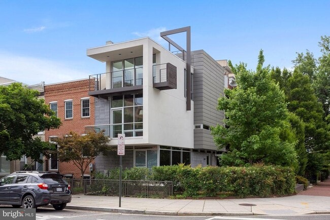 property at 1024 W St NW