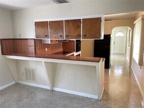 6943 Burlington Ave N in St. Petersburg, FL - Building Photo - Building Photo
