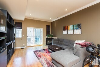 3225 W Fullerton Ave in Chicago, IL - Building Photo - Building Photo