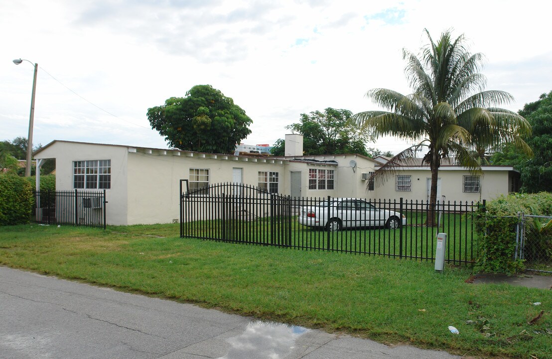 8235 NE Miami Ct in Miami, FL - Building Photo