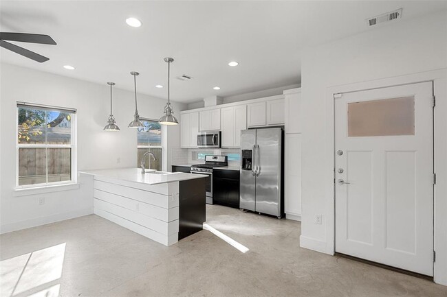 1003 Fiesta St in Austin, TX - Building Photo - Building Photo