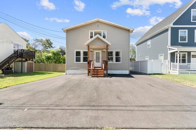 property at 8 York St