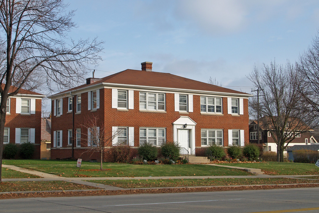 3806-3822 W Oklahoma Ave in Milwaukee, WI - Building Photo