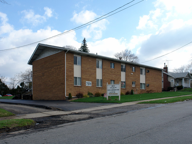 Ellet Ave Apartments in Akron, OH - Building Photo - Building Photo