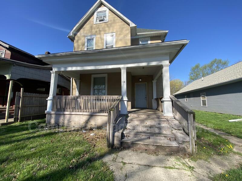 121 Gilbert Ave in Terre Haute, IN - Building Photo