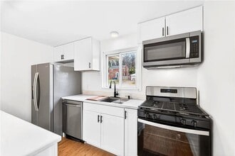 811 Everglade Dr in McKeesport, PA - Building Photo - Building Photo