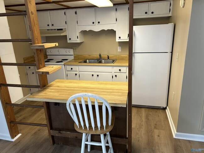 1422 Humes Ave NE in Huntsville, AL - Building Photo - Building Photo