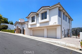 7561 Hermes Dr in Los Angeles, CA - Building Photo - Building Photo