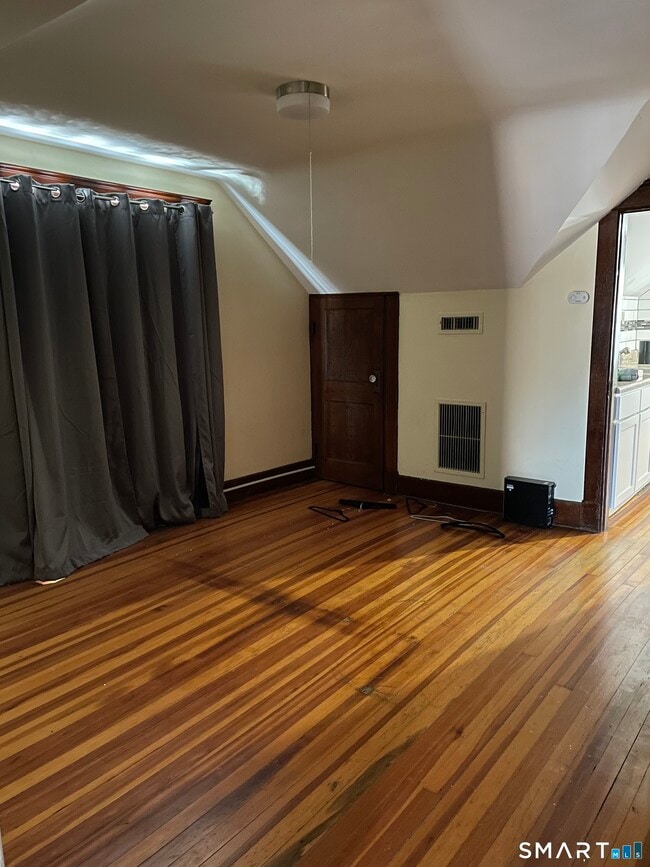 13 Crescent St in Ansonia, CT - Building Photo - Building Photo