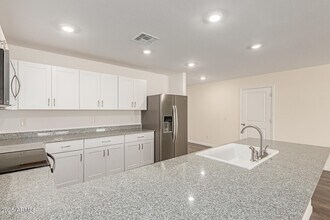 1610 W Laguna Dr in Coolidge, AZ - Building Photo - Building Photo