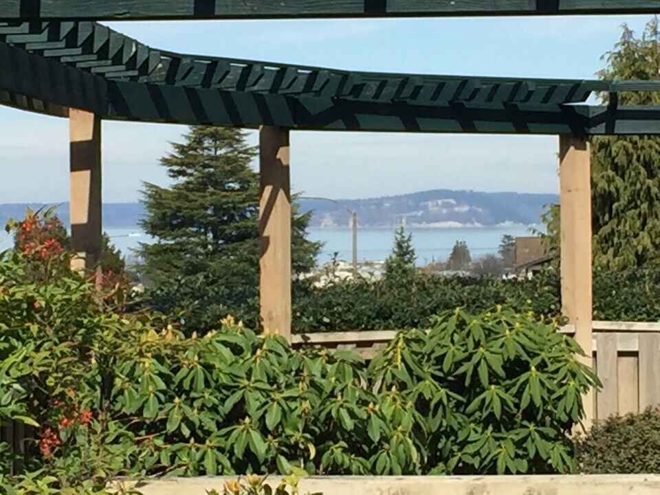 1067 5th Ave S in Edmonds, WA - Building Photo