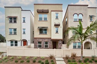 729 Daniel Freeman Cir in Inglewood, CA - Building Photo