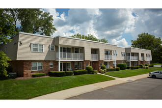 Fairfield Jericho Townhomes in Westbury, NY - Foto de edificio - Building Photo