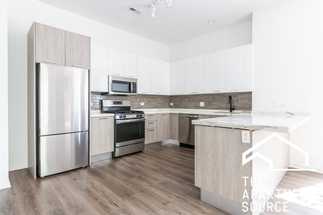 42 E 26th St, Unit 401 in Chicago, IL - Building Photo