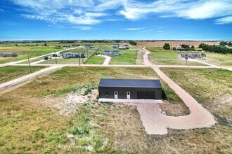 261 Co Rd 423 in Taylor, TX - Building Photo - Building Photo