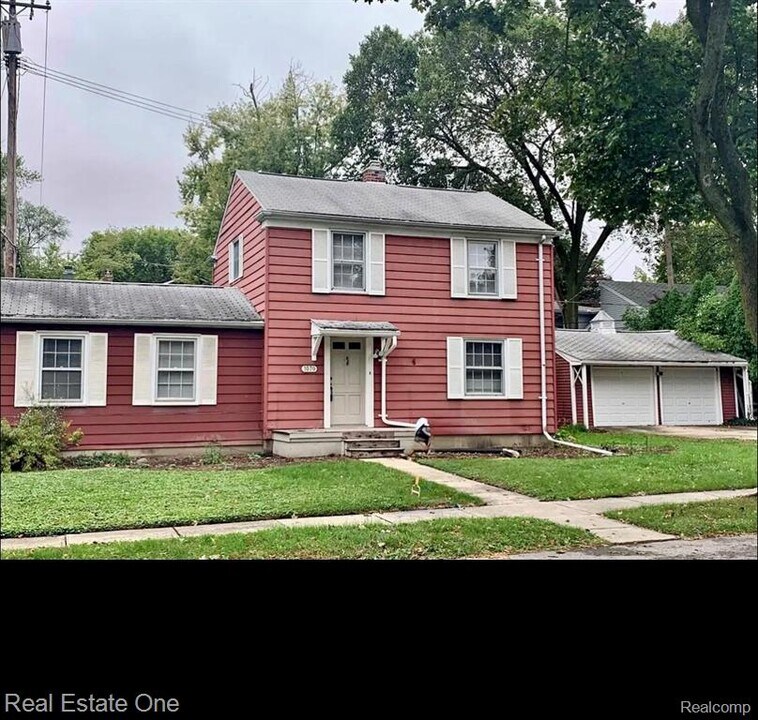 1070 Lincoln Ct in Birmingham, MI - Building Photo
