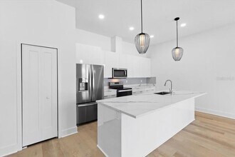 2608 W Columbus Dr in Tampa, FL - Building Photo - Building Photo