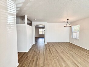 6414 Royal Rdg Dr in San Antonio, TX - Building Photo - Building Photo