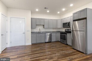 2411 Kensington Ave in Philadelphia, PA - Building Photo