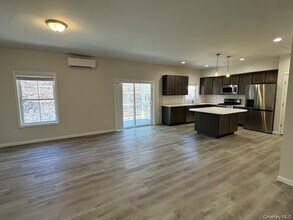 4 S Hls Wy in Wappingers Falls, NY - Building Photo - Building Photo