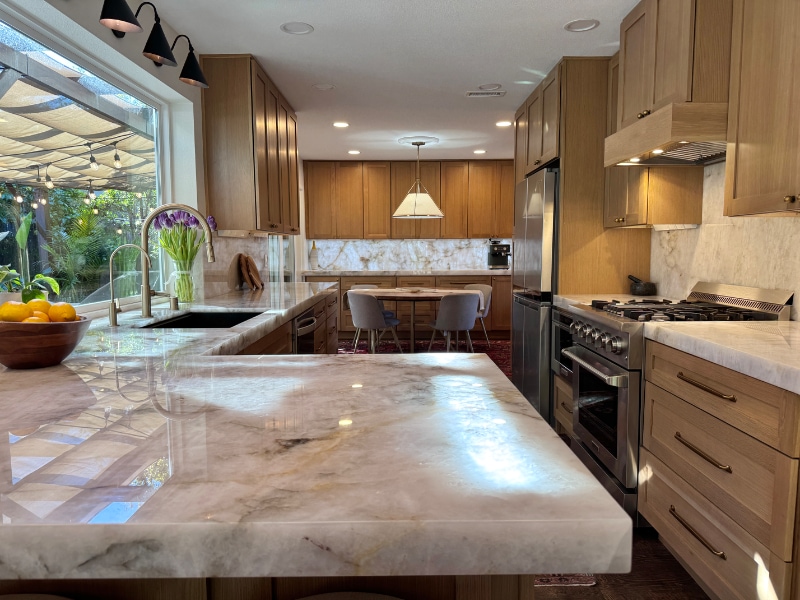 6902 Vista Del Sol Dr in Huntington Beach, CA - Foto de edificio