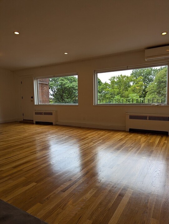 127 Bay State Rd in Boston, MA - Building Photo