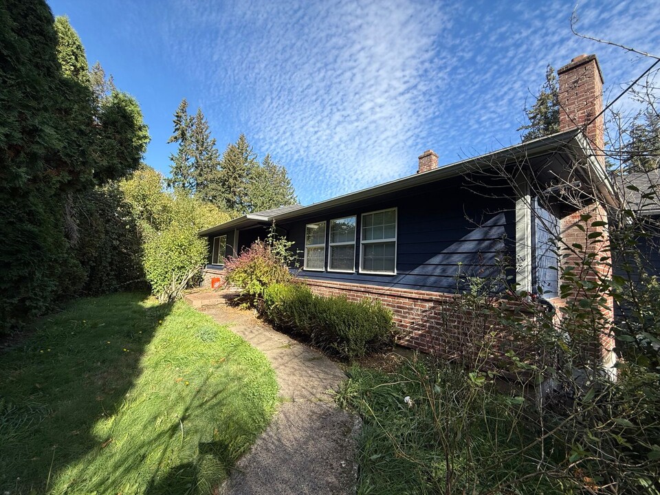198 NE 157th Ave in Portland, OR - Building Photo