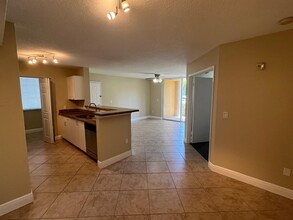 110 Yacht Club Way in Hypoluxo, FL - Foto de edificio - Building Photo