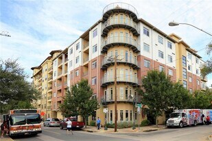 910 W 25th St in Austin, TX - Building Photo