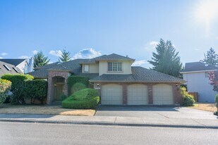 11731 SE 60th Pl in Bellevue, WA - Building Photo