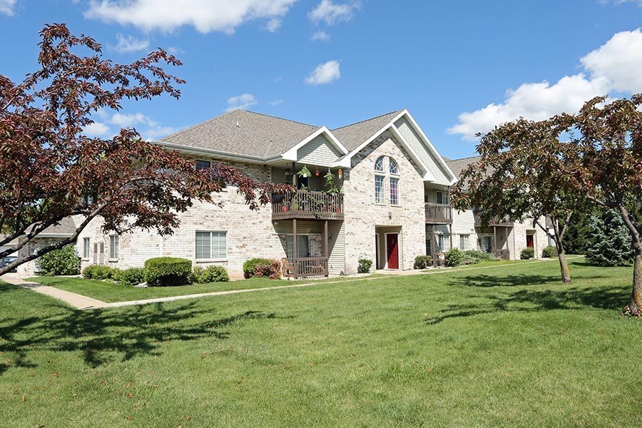 Cold Spring Villas in Neenah, WI - Foto de edificio