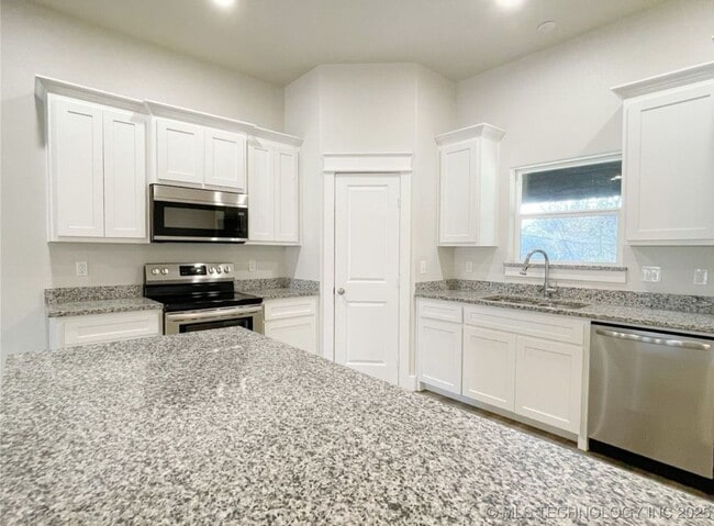 121 Watch Hl Dr in Durant, OK - Building Photo - Building Photo
