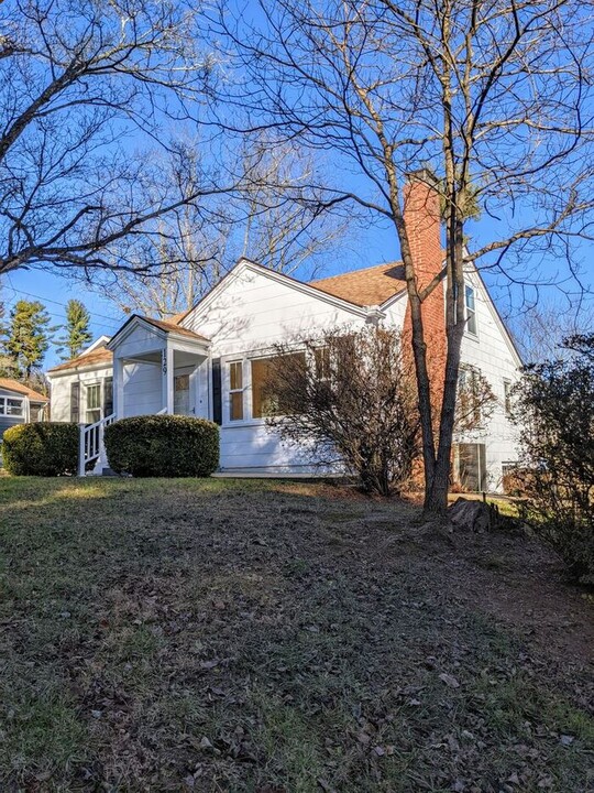 129 Cranford Rd in Asheville, NC - Building Photo